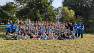 Gruppenfoto der TeilnehmerInnen mit den Musketieren